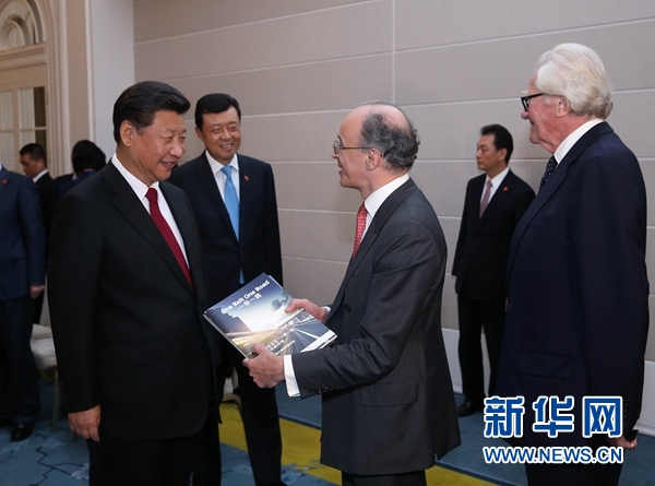 10月22日，國家主席習(xí)近平在倫敦集體會(huì)見英國前首相布朗等英國友人。新華社記者 龐興雷 攝 