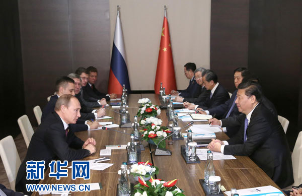 11月15日，國家主席習(xí)近平在土耳其安塔利亞會見俄羅斯總統(tǒng)普京。 新華社記者馬占成攝