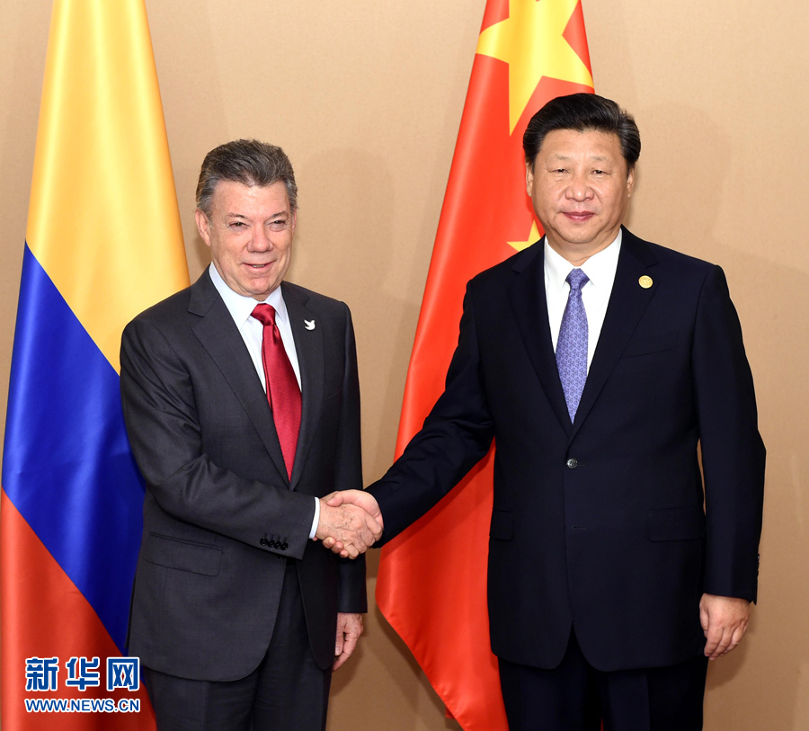 11月18日，國(guó)家主席習(xí)近平在菲律賓馬尼拉會(huì)見(jiàn)哥倫比亞總統(tǒng)桑托斯。 新華社記者 饒愛(ài)民 攝