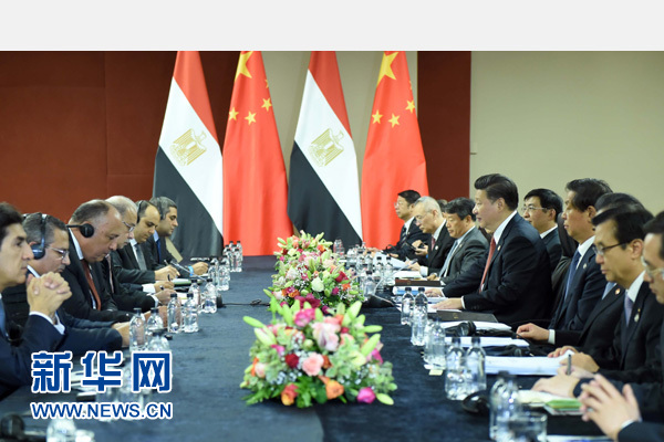 12月4日，國家主席習(xí)近平在約翰內(nèi)斯堡會(huì)見埃及總理伊斯梅爾。新華社記者 張鐸 攝 