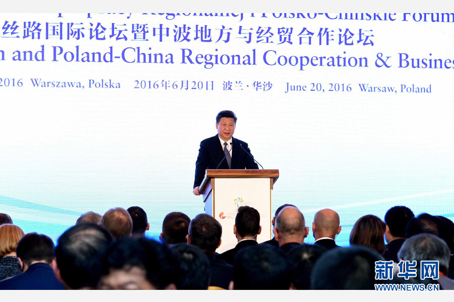 6月20日，國家主席習(xí)近平、波蘭總統(tǒng)杜達(dá)在華沙共同出席絲路國際論壇暨中波地方與經(jīng)貿(mào)合作論壇開幕式。習(xí)近平發(fā)表題為《攜手同心　共創(chuàng)未來》的重要講話。新華社記者 饒愛民 攝