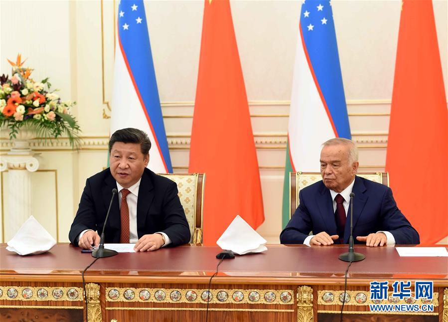 6月22日，國家主席習(xí)近平在塔什干庫克薩萊國賓館同烏茲別克斯坦總統(tǒng)卡里莫夫舉行會談。會談后，兩國元首共同會見記者。 新華社記者饒愛民攝