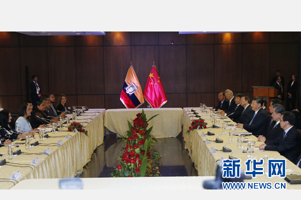 當?shù)貢r間11月18日，國家主席習近平在基多會見厄瓜多爾國民代表大會主席里瓦德內(nèi)拉。 新華社記者 鞠鵬 攝