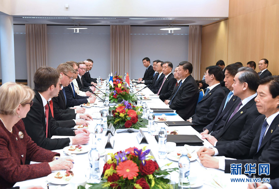 4月5日，國家主席習近平在赫爾辛基會見芬蘭總理西比萊。 新華社記者饒愛民 攝 