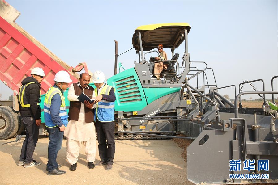 (新華全媒頭條·圖文互動(dòng))(4)構(gòu)建命運(yùn)共同體 開(kāi)啟上合新時(shí)代——習(xí)近平主席推動(dòng)上合組織發(fā)展五年間