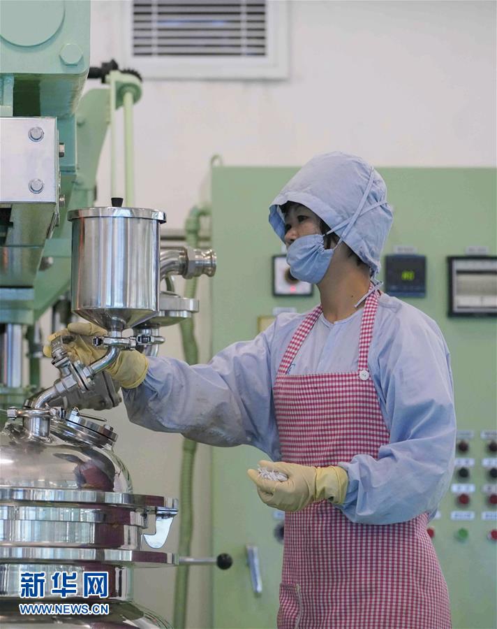 （圖文互動）&ldquo;銀河&rdquo;飄香進萬家&mdash;&mdash;平壤化妝品廠走訪記