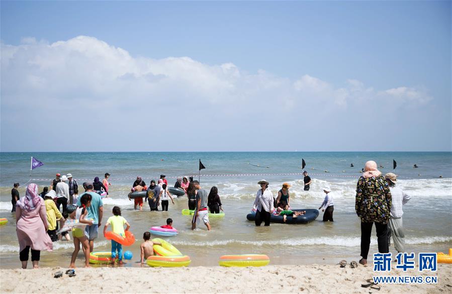 （國(guó)際&middot;圖文互動(dòng)）（4）特寫：穿過(guò)檢查站去看海