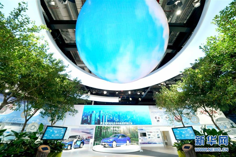 （新華全媒頭條&middot;第二屆進(jìn)博會(huì)&middot;圖文互動(dòng)）（2）進(jìn)博之光輝耀世界 &mdash;&mdash;寫在第二屆中國(guó)國(guó)際進(jìn)口博覽會(huì)開幕之際