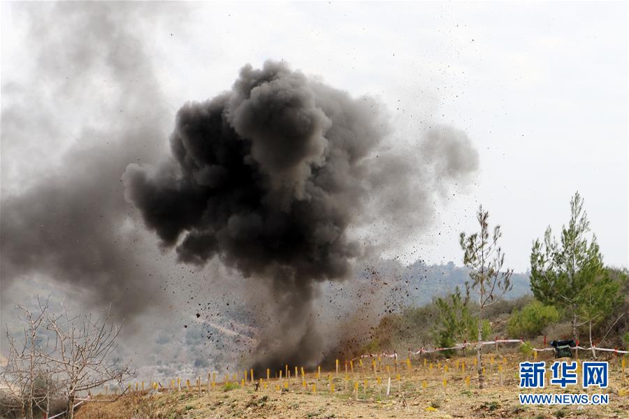 （國(guó)際&middot;圖文互動(dòng)）（4）通訊：&ldquo;中國(guó)軍人掃雷一如既往專業(yè)和敬業(yè)！&rdquo;&mdash;&mdash;記中國(guó)赴黎維和部隊(duì)完成&ldquo;藍(lán)線&rdquo;3個(gè)雷場(chǎng)清排任務(wù)
