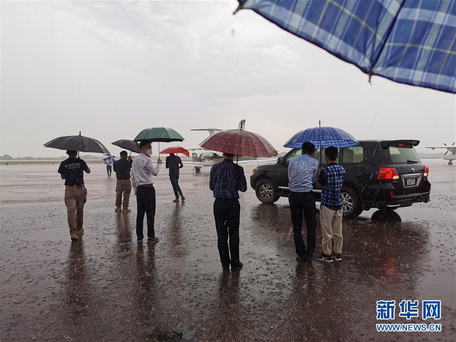 （國(guó)際&middot;圖文互動(dòng)）（3）一場(chǎng)飛越非洲三國(guó)援助同胞的&ldquo;生死賽跑&rdquo;