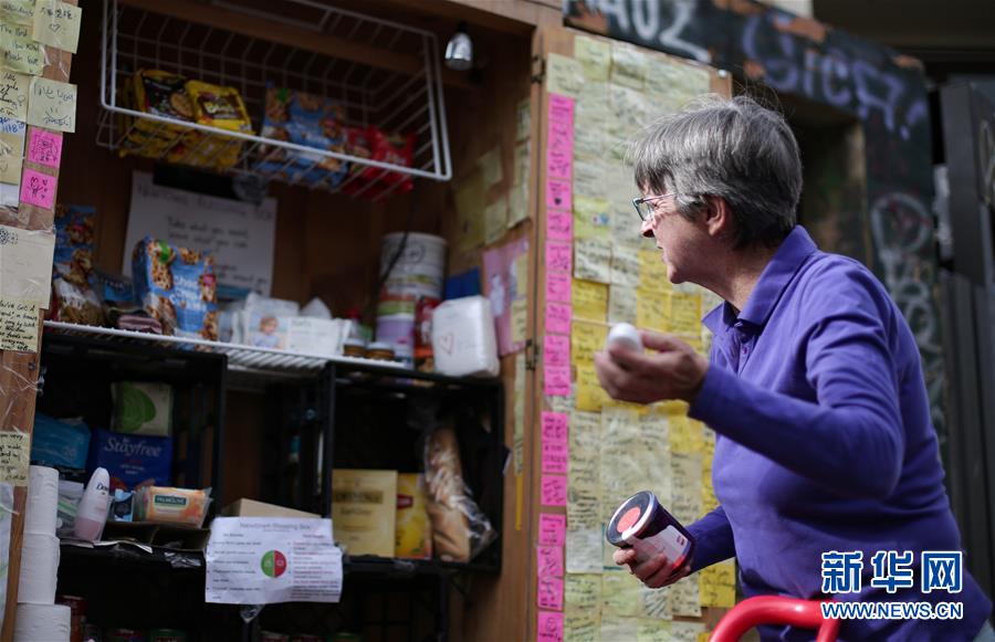 (全球抗疫進(jìn)行時(shí)·圖文互動(dòng))(4)疫情下伸出的溫暖援手——澳大利亞悉尼市新鎮(zhèn)社區(qū)自助箱的故事