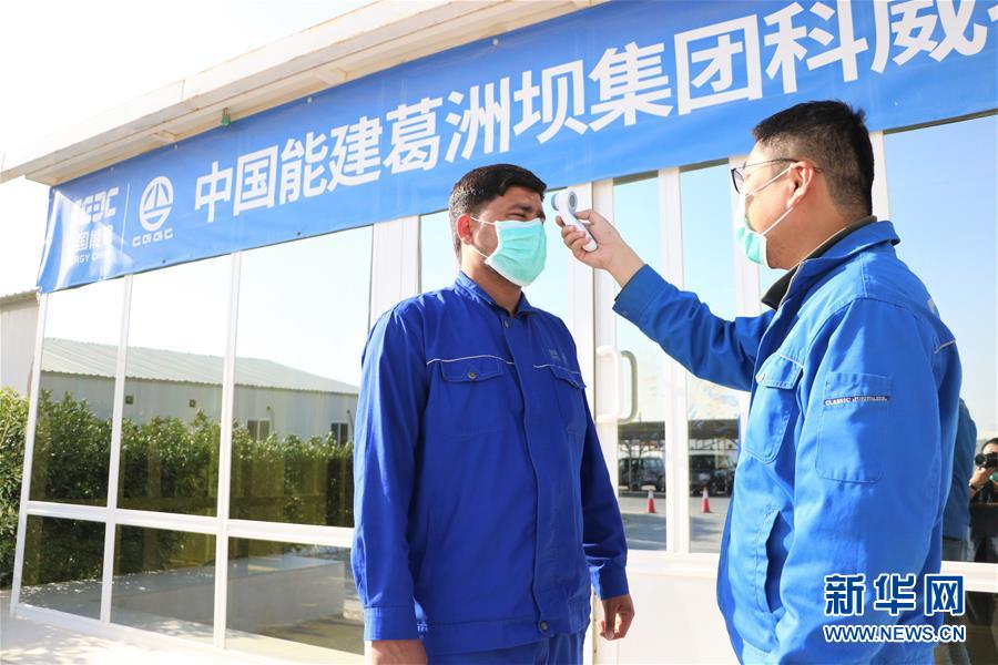 （國際疫情&middot;圖文互動(dòng)）（6）通訊：防疫、生產(chǎn)兩不誤，沙漠現(xiàn)&ldquo;棋盤&rdquo;&mdash;&mdash;記中企承建科威特住房基建項(xiàng)目