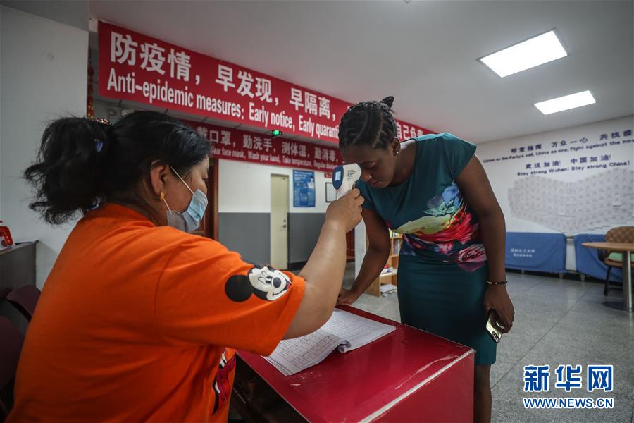 （中非團(tuán)結(jié)抗疫故事&middot;圖文互動）（2）坦桑尼亞留學(xué)生譚麗：離家千里 生活一樣溫暖而多彩