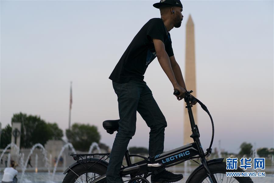 (國(guó)際疫情)(1)美國(guó)官方單日新增新冠病例超5.4萬(wàn)例