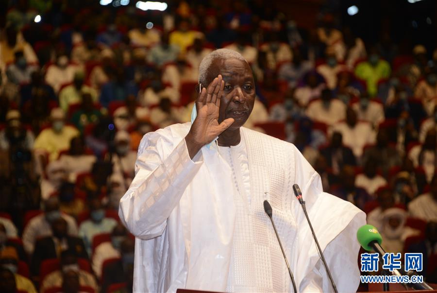 (國(guó)際)(1)馬里過渡總統(tǒng)和副總統(tǒng)宣誓就職