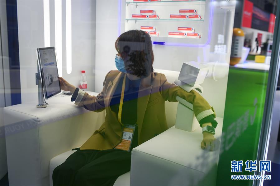 （第三屆進博會&middot;新華視界）（7）觀展體驗：多彩&middot;絢爛&middot;未來感