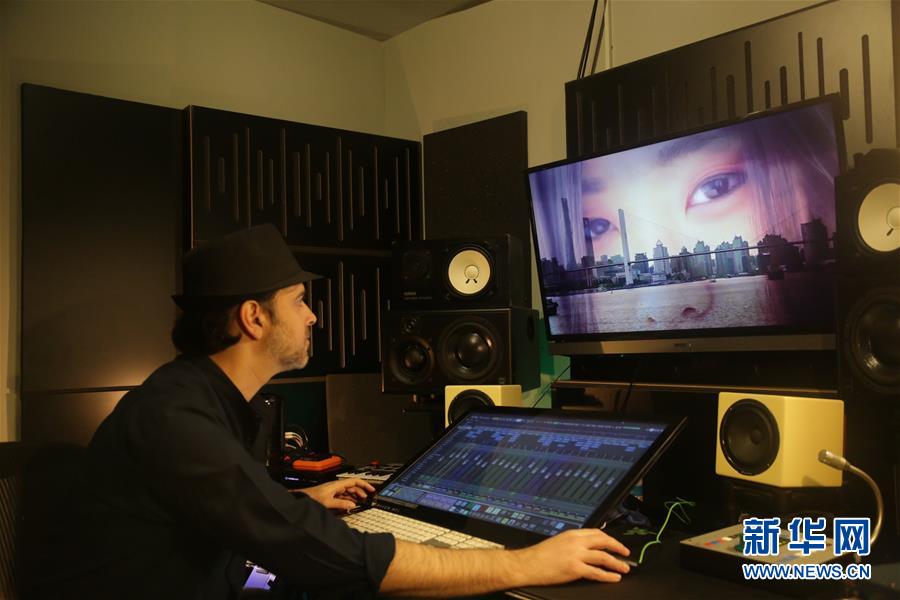 （海外抗疫故事&middot;圖文互動(dòng)）（4）通訊：用原創(chuàng)音樂(lè)支持中國(guó)抗擊新冠疫情的以色列歌手