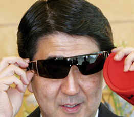 2015，安倍會(huì)繼續(xù)"暴走"嗎？