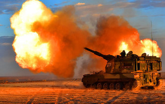 戈壁大漠上演自行火炮分隊對抗，場面霸氣！