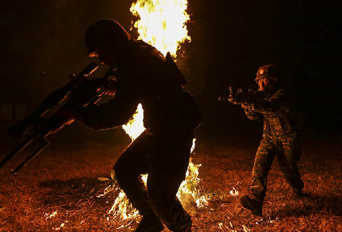 強(qiáng)軍DNA|福利貼，快來(lái)瞧狙擊手的瞄準(zhǔn)鏡里是啥樣