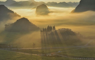 生態(tài)中國&middot;七彩云南四時(shí)春