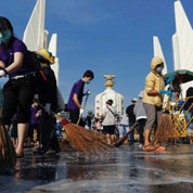 泰國(guó)亂局如何收?qǐng)? /></a>    
<p class=